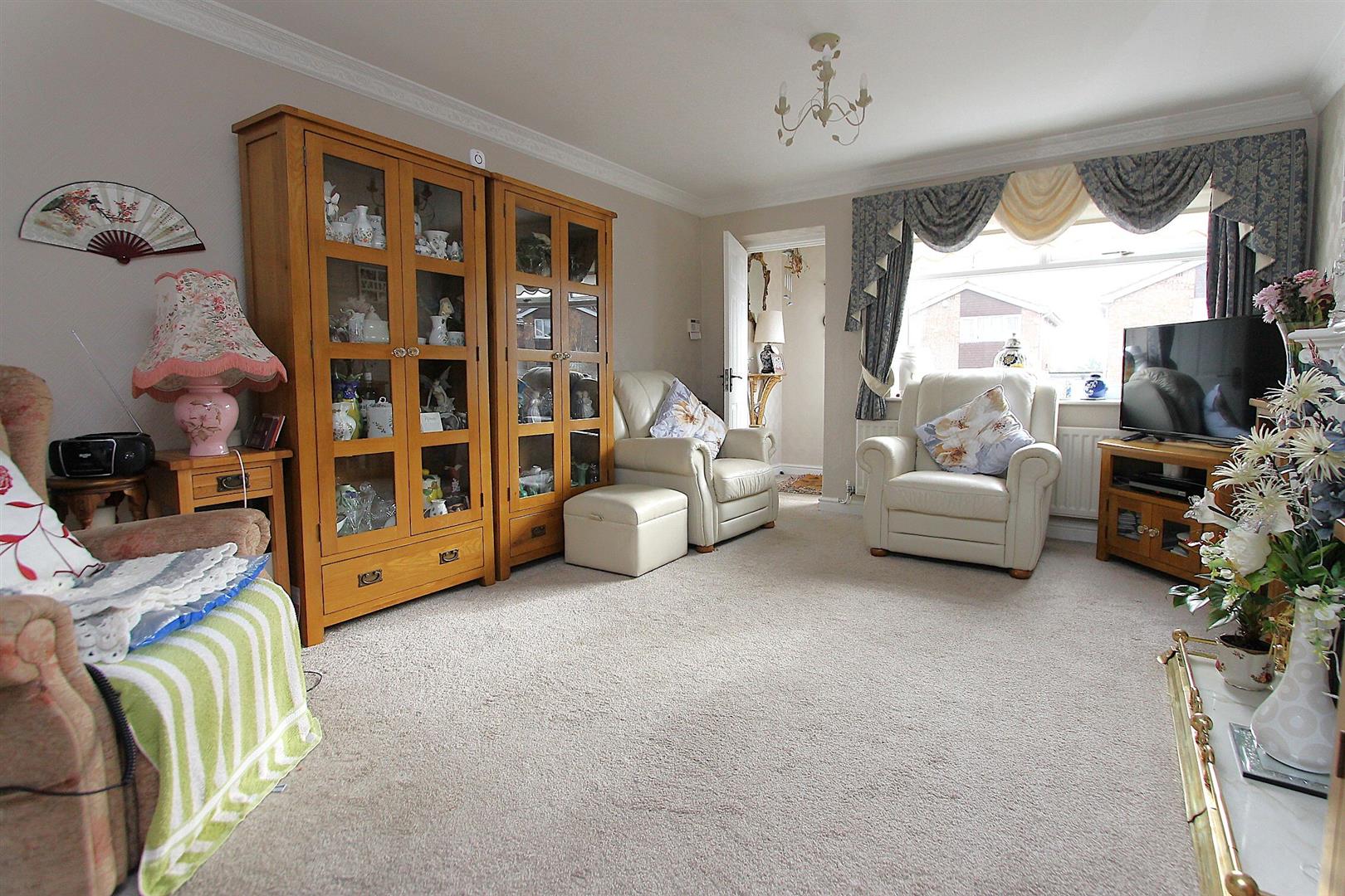 2 bed property in Shearwater Drive, Brierley Hill